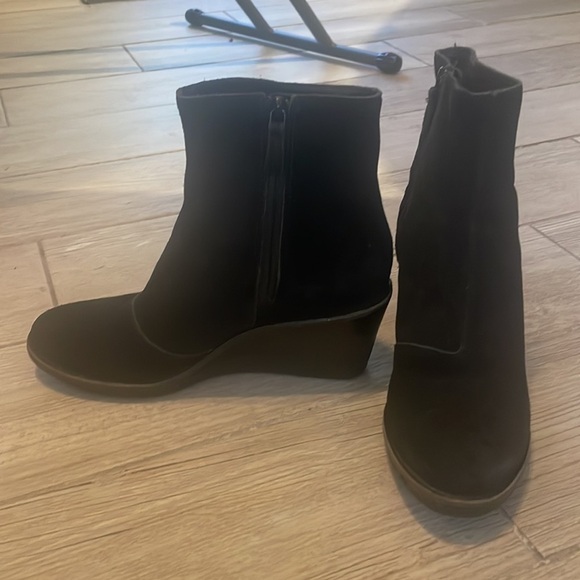 Cole Haan Suede Boots - 7 1/2 - Picture 3 of 8